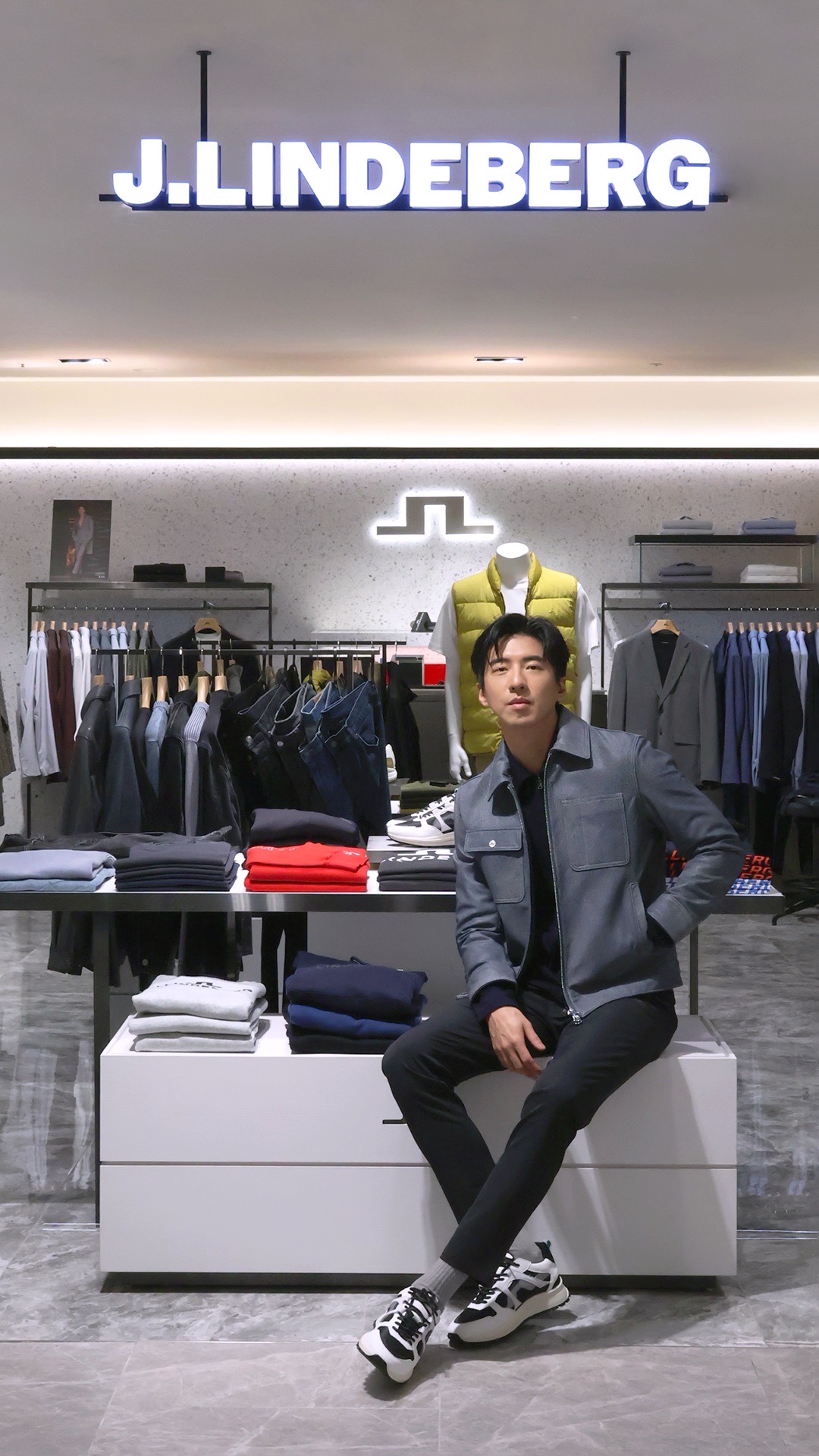 傅孟柏為服飾品牌擔任一日店長。(圖/J.LINDEBERG提供)