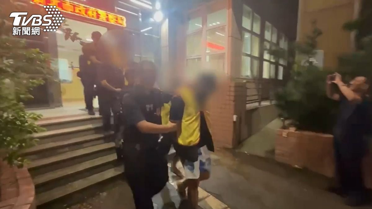警方將街頭鬥毆的8人移送法辦。(圖/TVBS)