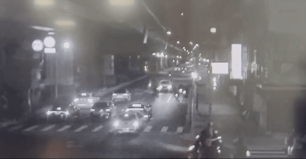 有片/新北男疑開車打瞌睡 逆向百公尺撞小黃才驚醒
