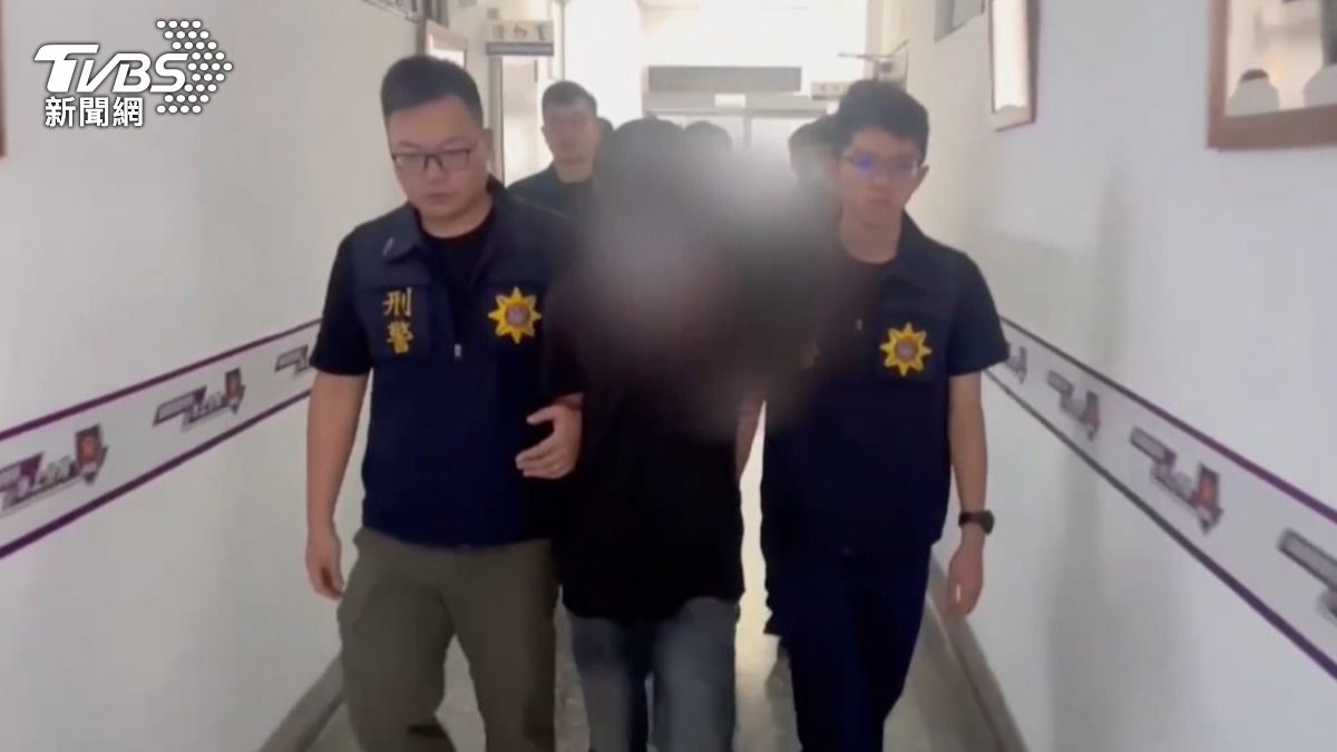 警方從嫌犯身上及車上查扣到毒品等物,全案依竊盜、毒品、妨害公務等案移送法辦。(圖/TVBS)