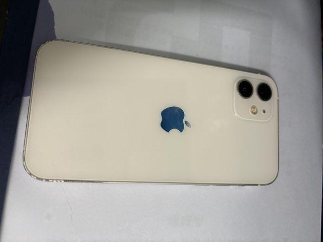 官方指出，該名網友的 iPhone 12 有多達13處的瑕疵、凹痕。（圖／翻攝自PTT，下同）