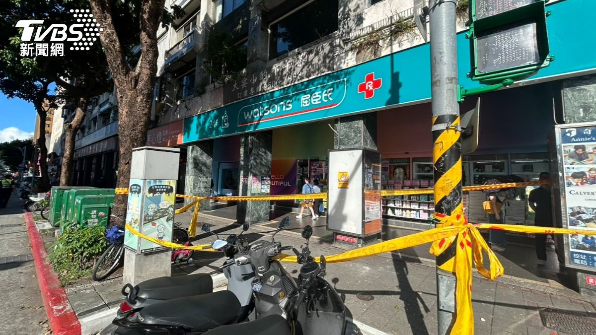 大樓外牆磁磚剝落，警方拉起封鎖線。（圖／TVBS）