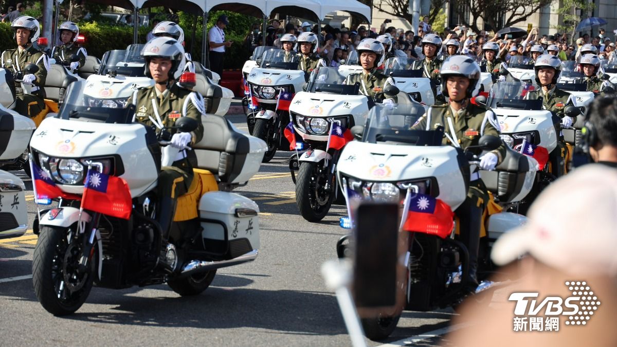 憲兵指揮部快速反應連帶來重型機車操演。(圖/潘建樺攝)