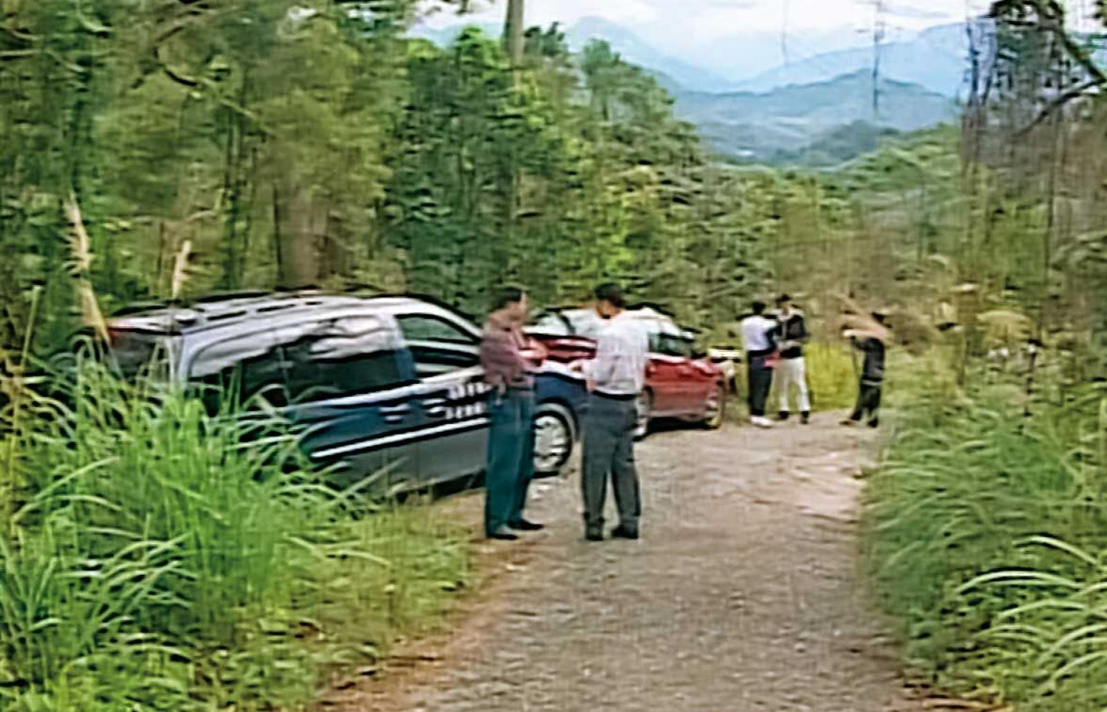 台中新社頭嵙山區發現裸體女屍,警方封鎖現場蒐證。(圖/東森新聞提供)