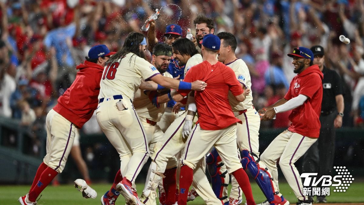 MLB/費城人9局下再見安打!逆轉大都會 系列賽扳成平手