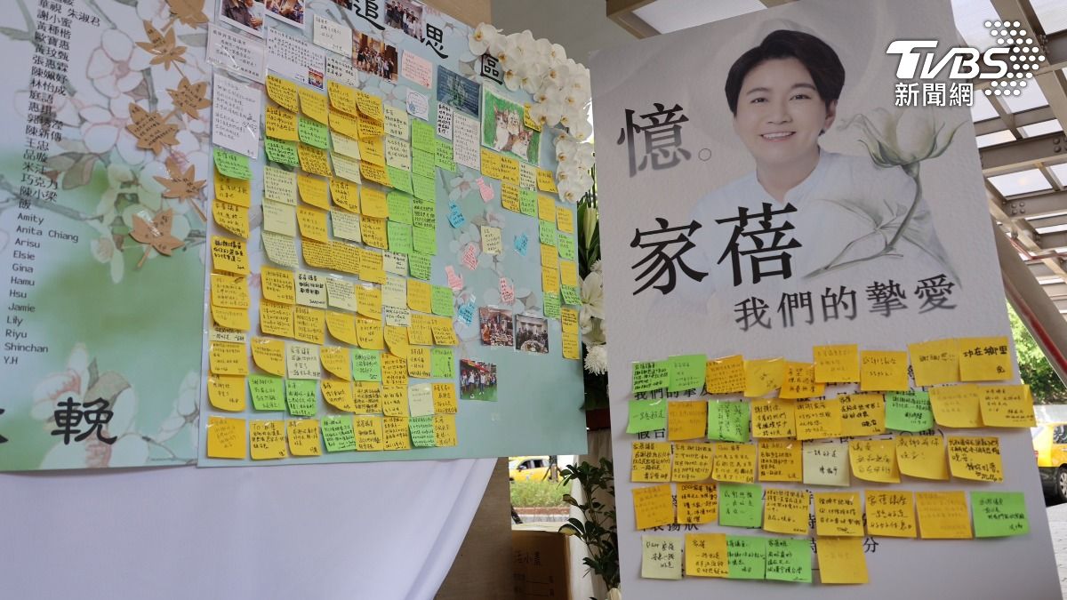 許家蓓的追思牆貼滿支持者對她的思念。(圖/ 潘建樺攝)