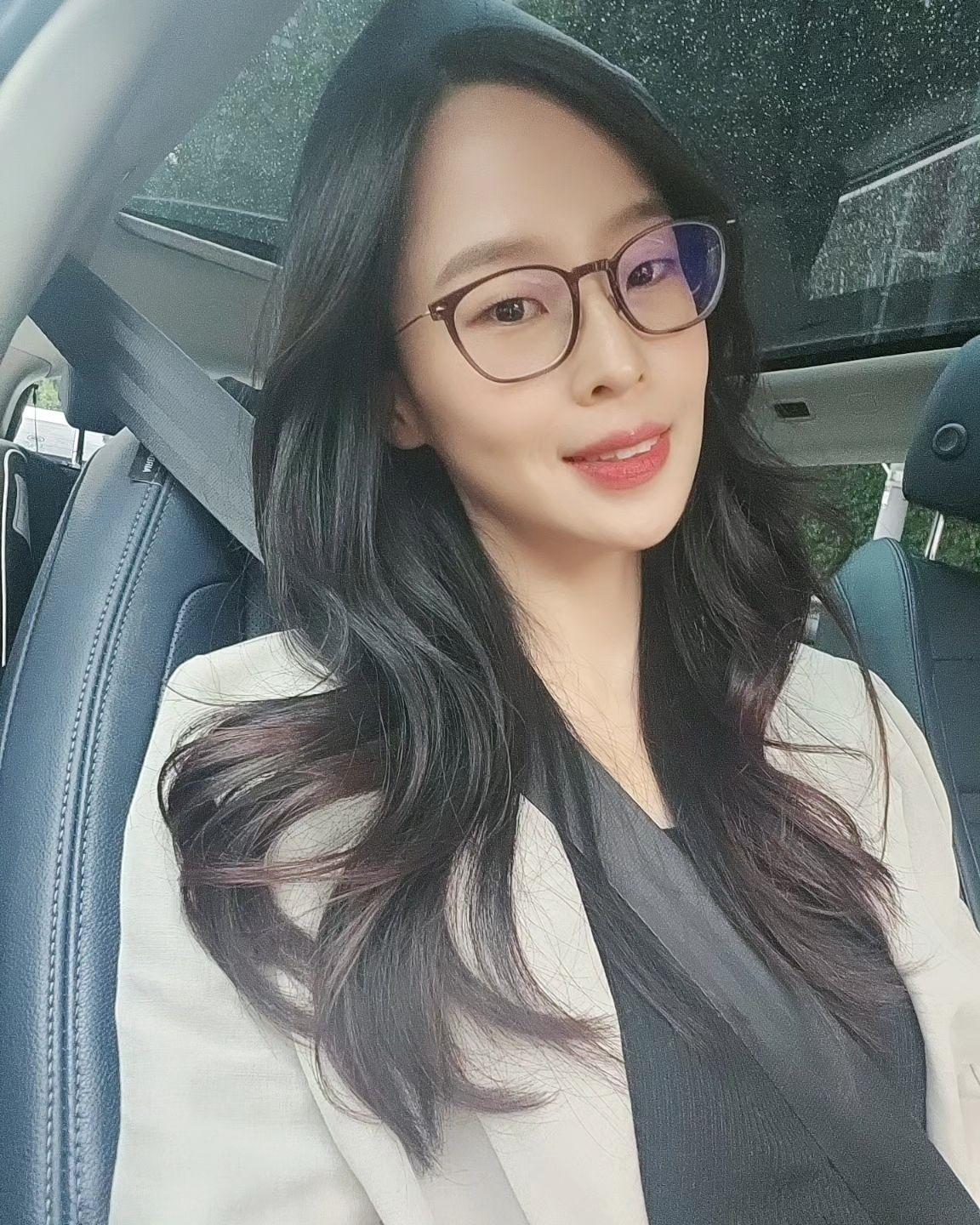 崔唯娜擔任朴芝妍離婚官司的律師。(圖/翻攝自崔唯娜IG)