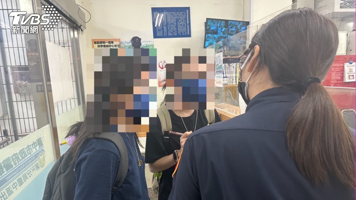 姊妹花渾然不知護照掉了。（圖／TVBS）