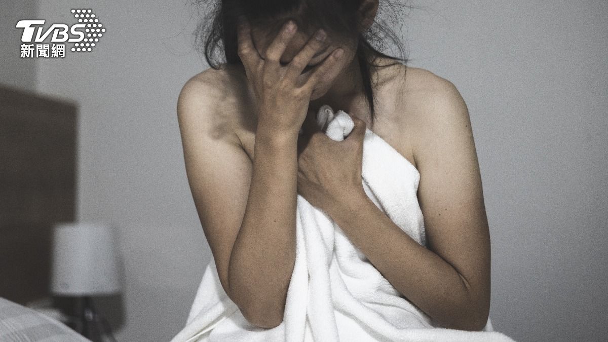 新北女老闆裸照外流!進門見4男 遭友勸「喝聖水禱告」慘失身