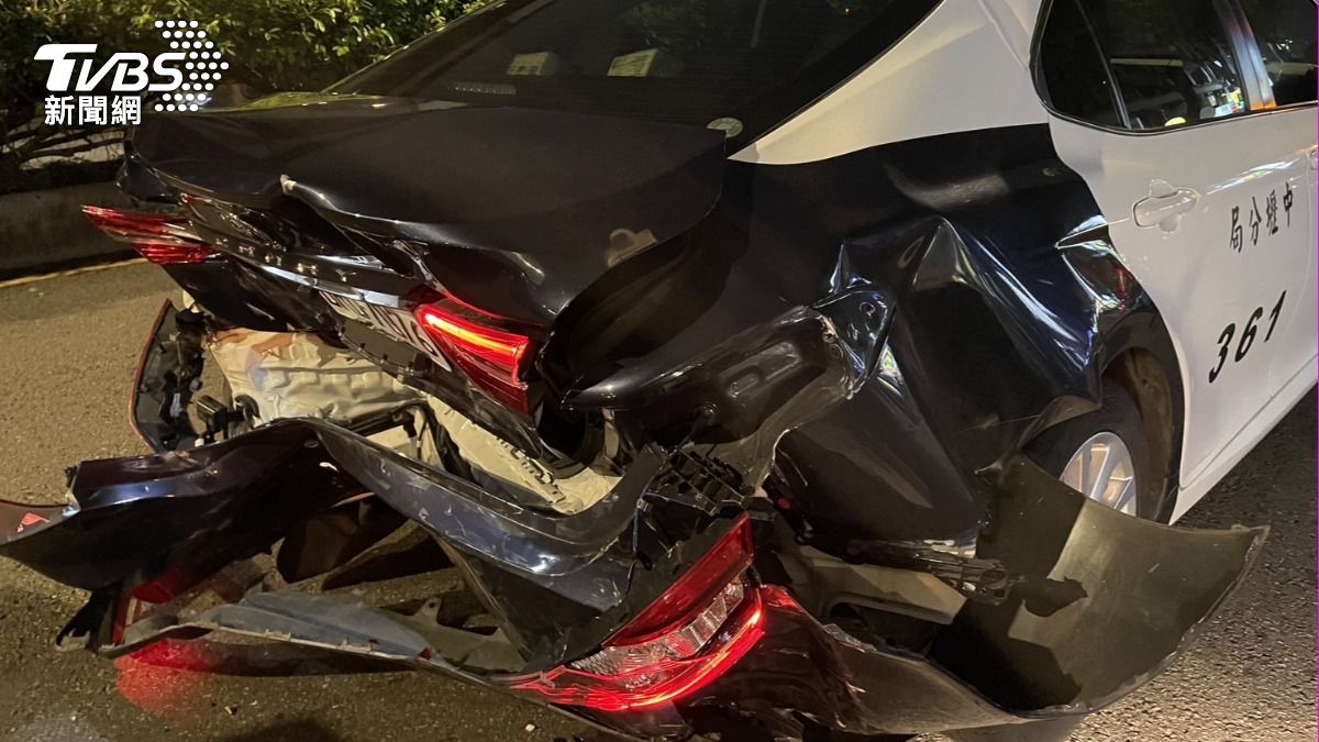 警車剛保養完...突遭後方車猛撞 駕駛手持「喪屍菸彈」遭逮