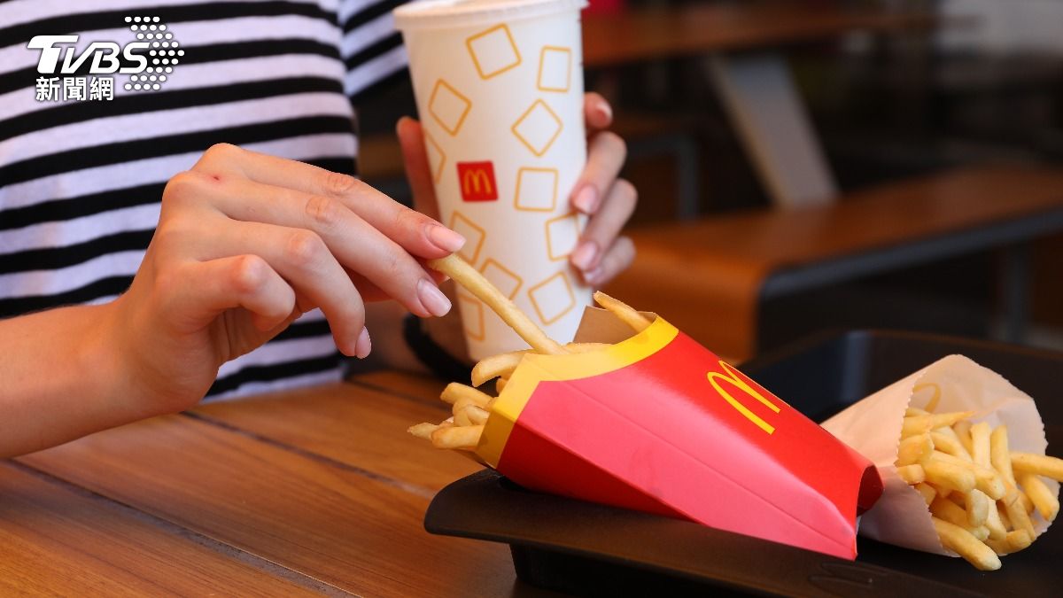 麥當勞冰淇淋買一送一!小薯免費嗑 必勝客5碼優惠券快收