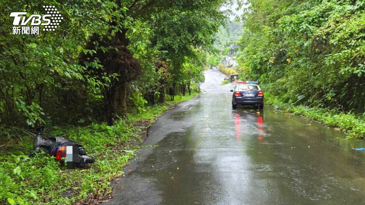 悚!新北婦中和墓園剛看完塔位 離開騎車自摔命危送醫