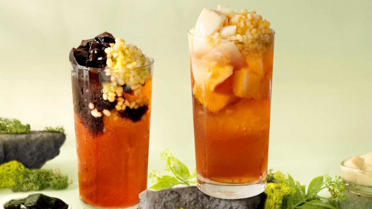 老賴茶棧為大家帶來一波古早味驚喜,即日起推出全新限量版飲品「古早綠豆蒜x手工豆漿凍」。(圖/老賴茶棧提供)