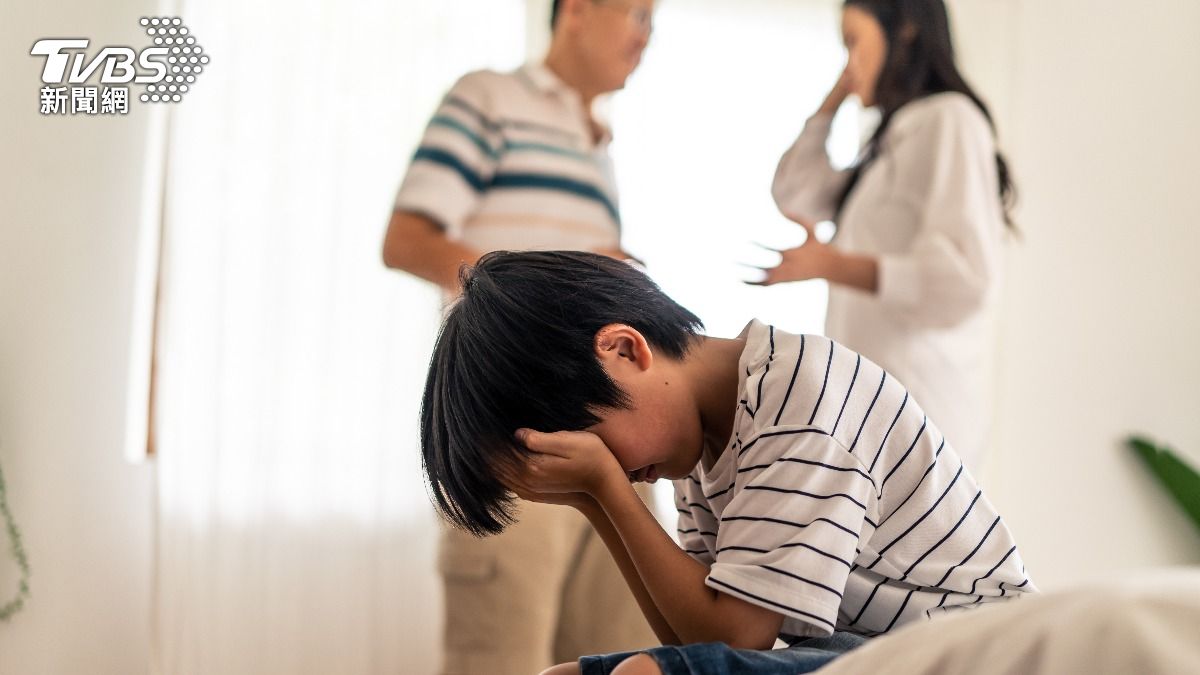 虎媽「皮帶狠抽下體」只因沒考好!小一兒哭喊痛痛 父心疼:該報警嗎?