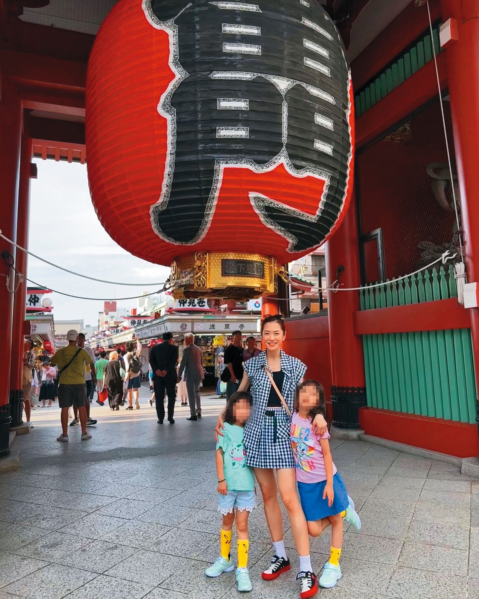 楊千霈（中）最近帶女兒去日本旅遊，因為畫面不見她的老公被疑婚變，事後特地出來澄清「流言」。（圖／翻攝自楊千霈IG）