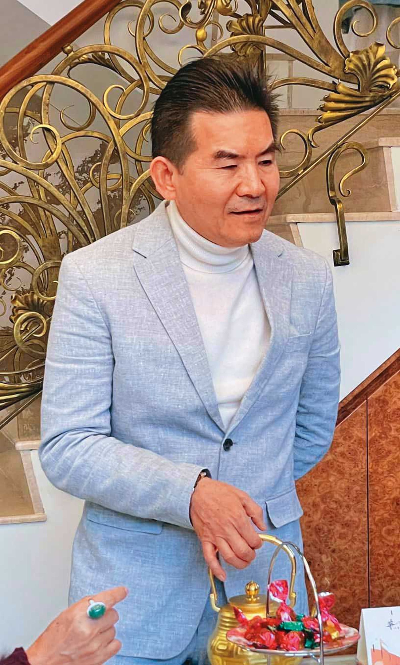 劉震華在新竹縣市廣設私人會館。(圖/翻攝自華香臉書)