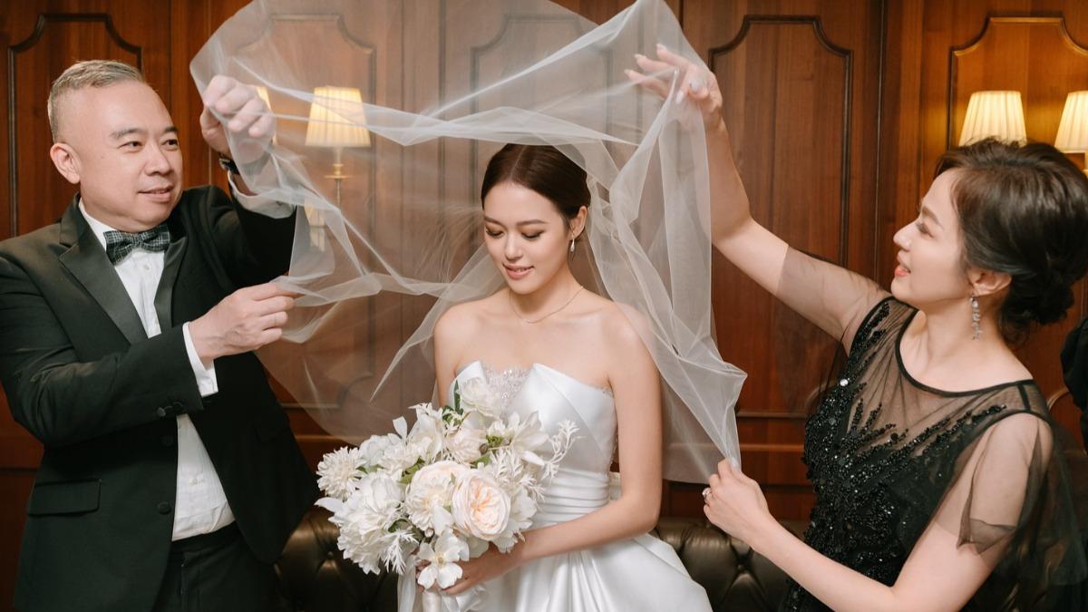 洪榮宏21歲愛女結婚「老公正面照曝光」　繼父霸氣致詞閃瞎全場