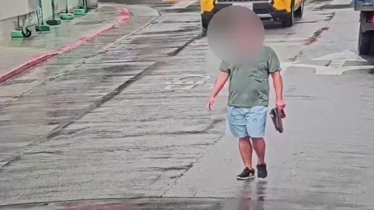 嫌犯犯案後離開遭警方循線逮獲。（圖／翻攝畫面）
