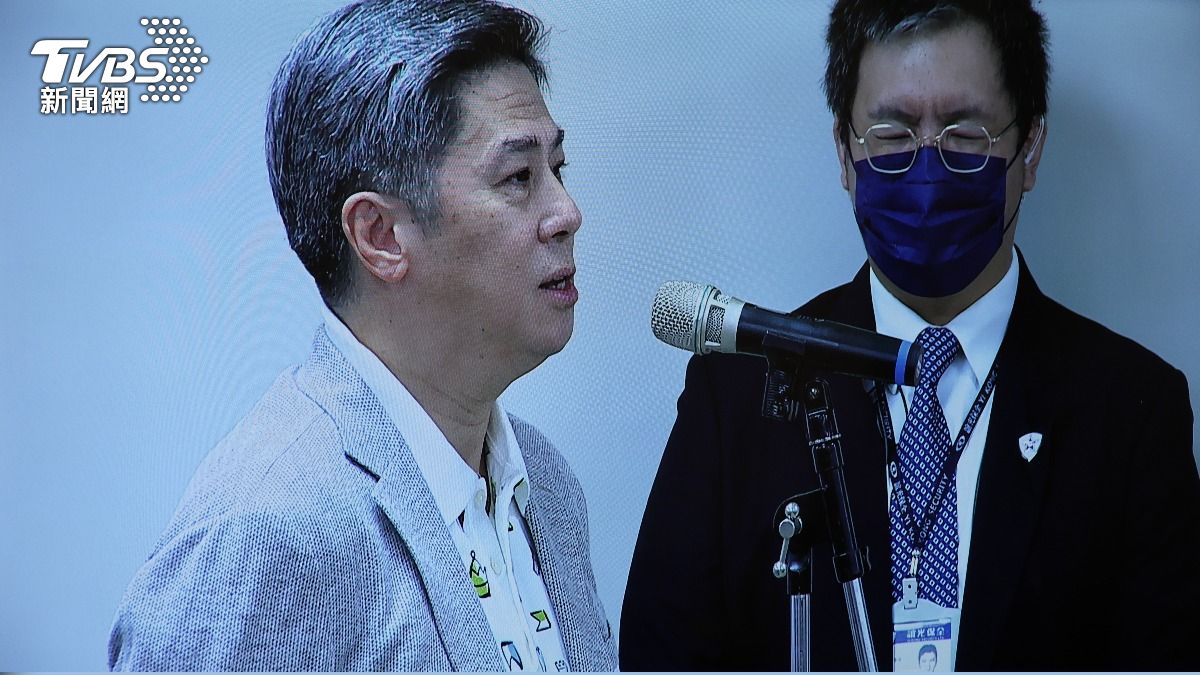 以反對派為首的大股東林伯翰在股東臨時會上發言。(圖/潘建樺攝)