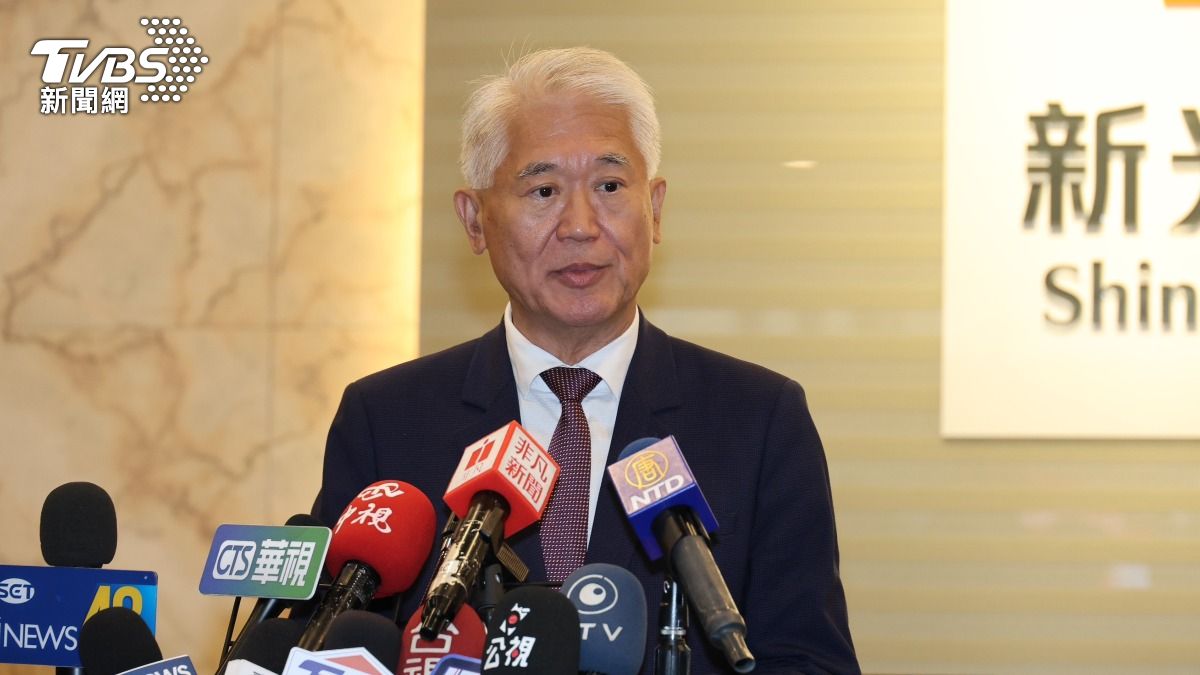 新光金控董事長魏寶生坦言,合併案通過後總算可以換一口氣,但還要繼續努力。(圖/潘建樺攝)