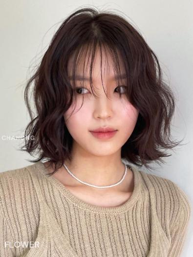 蛋捲燙短髮。（圖／翻攝自IG：chahong_official）