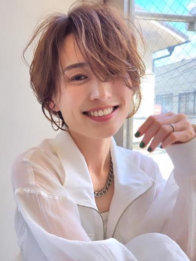 紋理燙短髮。（圖／翻攝自IG：keiko00000）