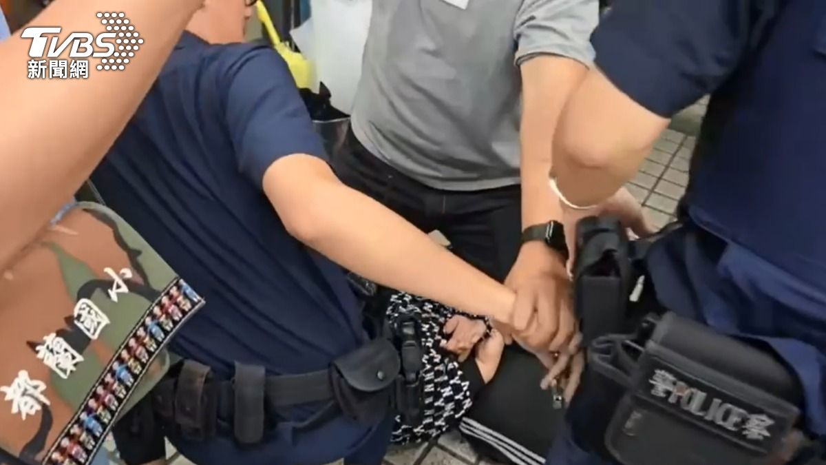 警方循線逮捕王男等人。(圖/TVBS)