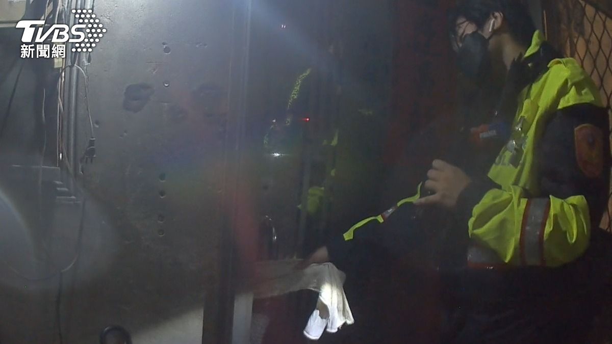 有片/淚求救!台中嬤遭反鎖喊破頭無人應 元凶是「一條毛巾」