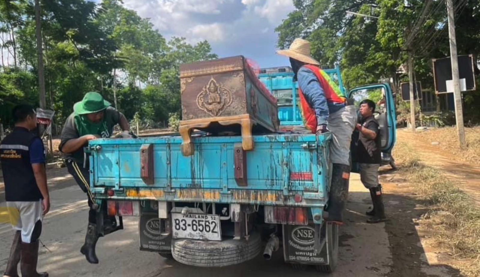 無人棺材已被運往當地公墓暫時保管。（圖／翻攝自Chiang Mai News in English臉書）