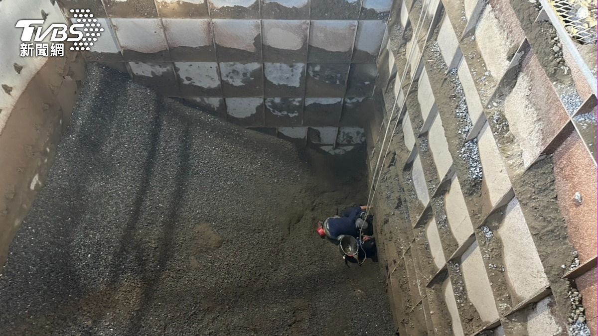 快訊/雲林工安意外!移工遭砂石掩埋 「僅露出頭部」驚險畫面曝
