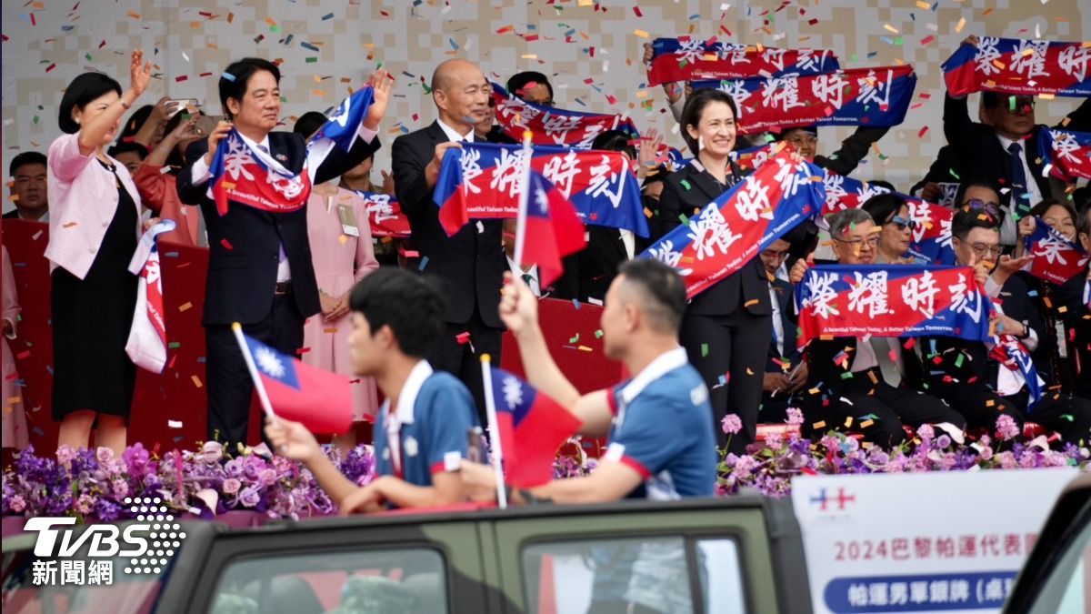 奧運英雄現身國慶大典 賴清德、韓國瑜高舉「榮耀時刻」全場嗨翻