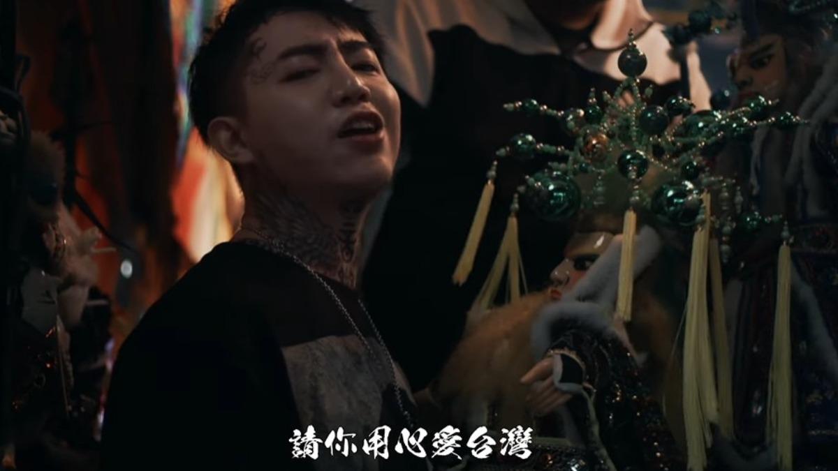 謝和弦〈台灣的歌〉一曲其實4年前就問世,直到今才公開MV。(圖/翻攝自YouTube)
