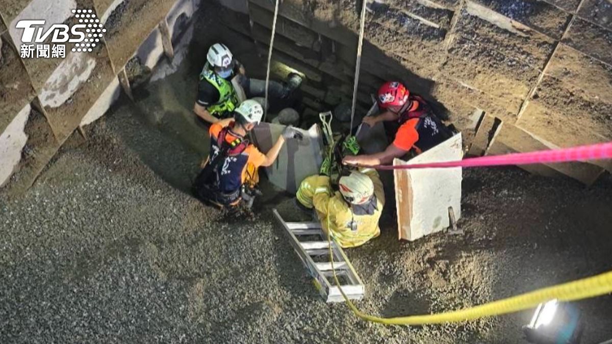 想排除受潮砂石!男移工瞬間遭掩埋「只剩頭」 工廠勒令停工