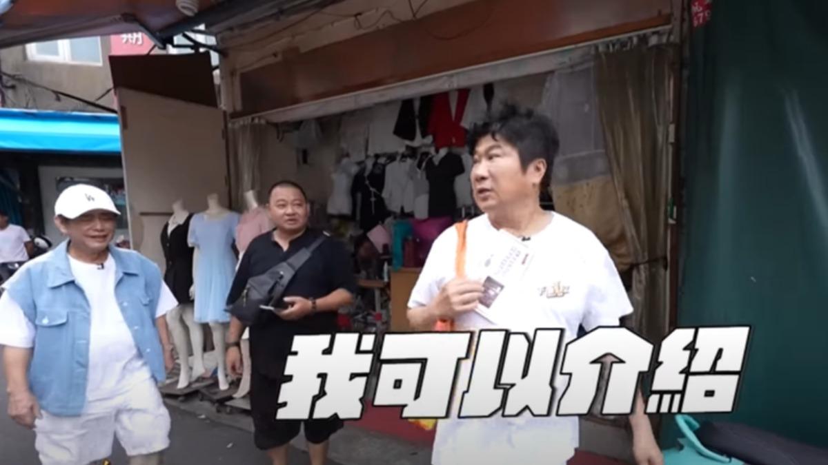 胡瓜（右）和黃西田（左）誤闖萬華摸摸茶巷弄，被誤會要去阿公店。（圖／翻攝自下面一位）