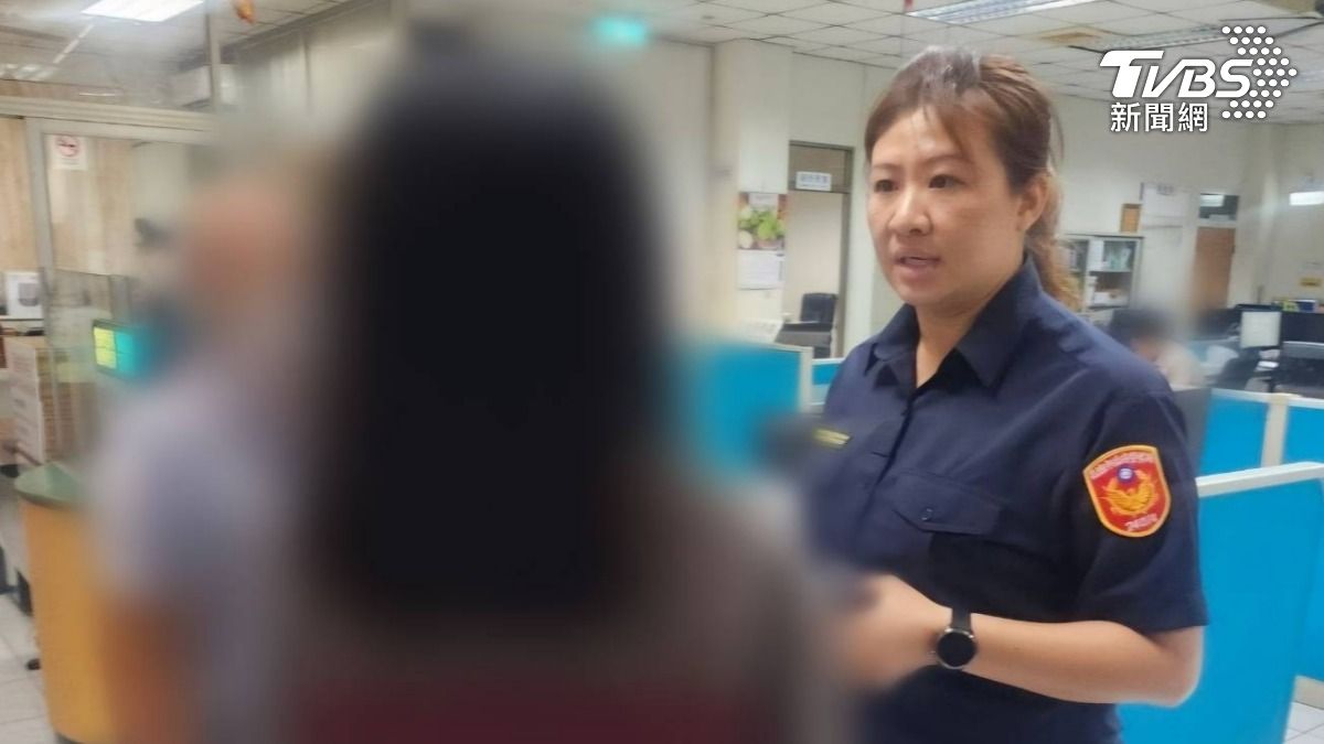 焦急等待的阿公看到孫女平安,終於放下心中大石頭。(圖/TVBS)