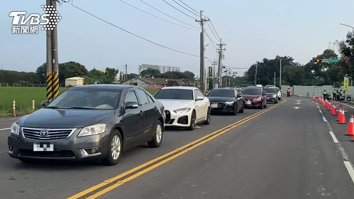 有民眾因汽車進不來而回去換機車。(圖/TVBS)