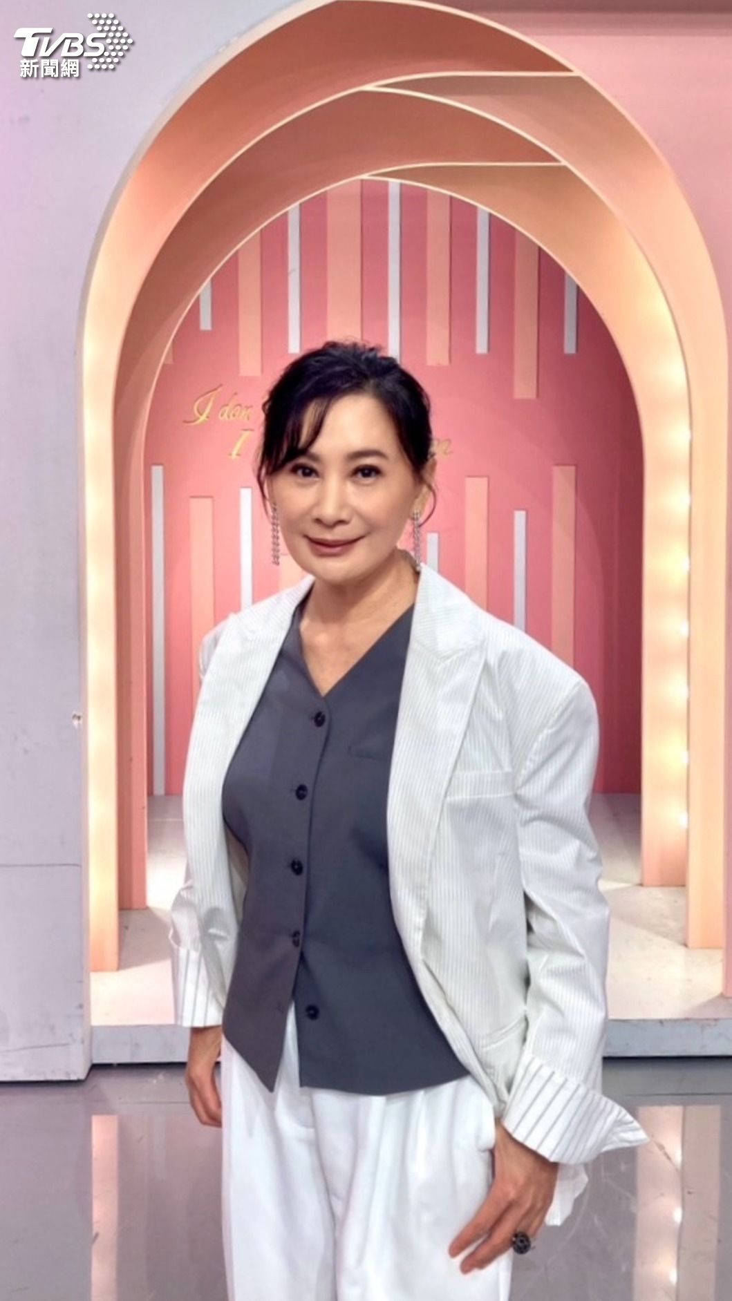 陳亞蘭對歌仔戲傳承極具熱情,對相關事情都認真對待。(圖/謝毅攝)