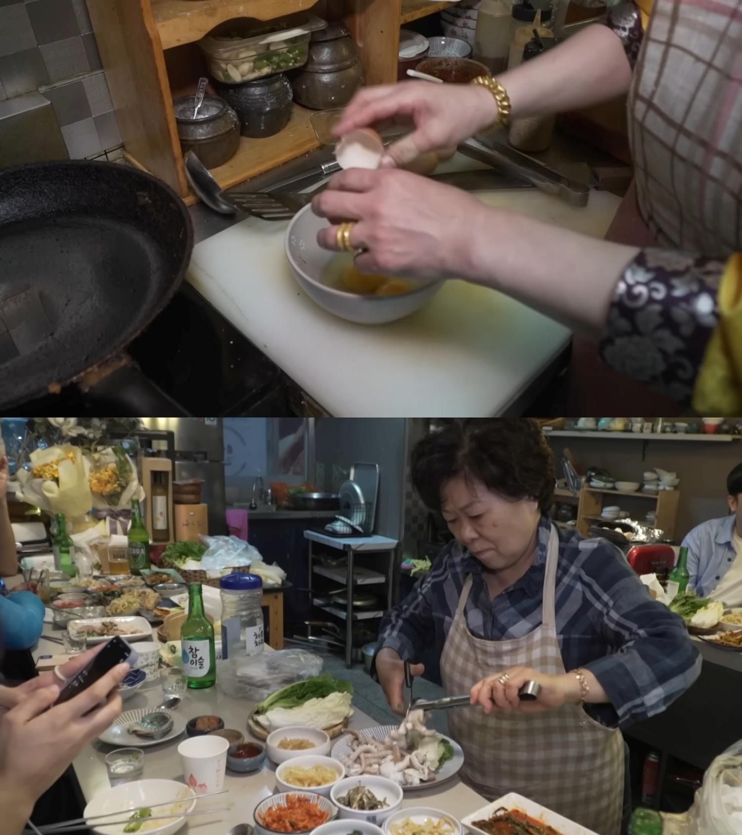 金美玲跟店內員工在料理時都戴著手鐲跟戒指。(圖/翻攝自food365 YouTube)