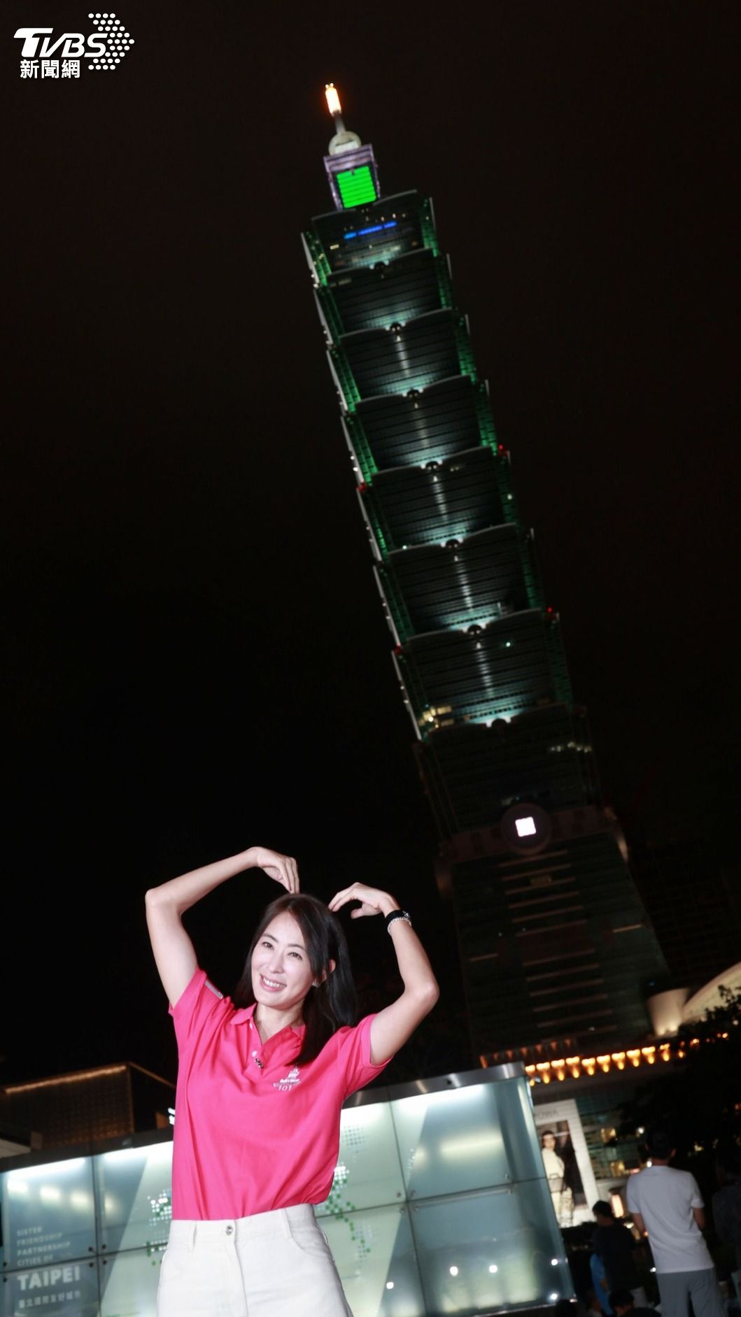 台北101董事長賈永婕現身煙火燈光秀。(圖/趙世平攝)