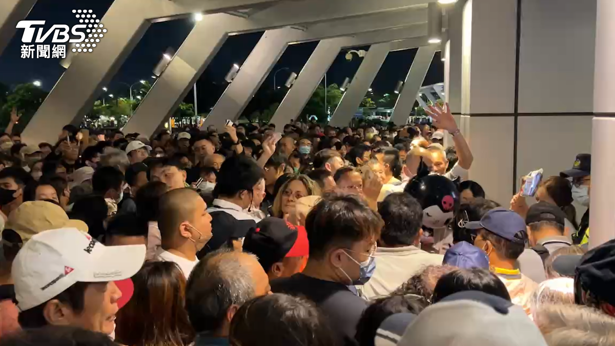 國慶焰火30萬人散場!雲林高鐵站塞爆 民眾擠沙丁魚火爆現場曝