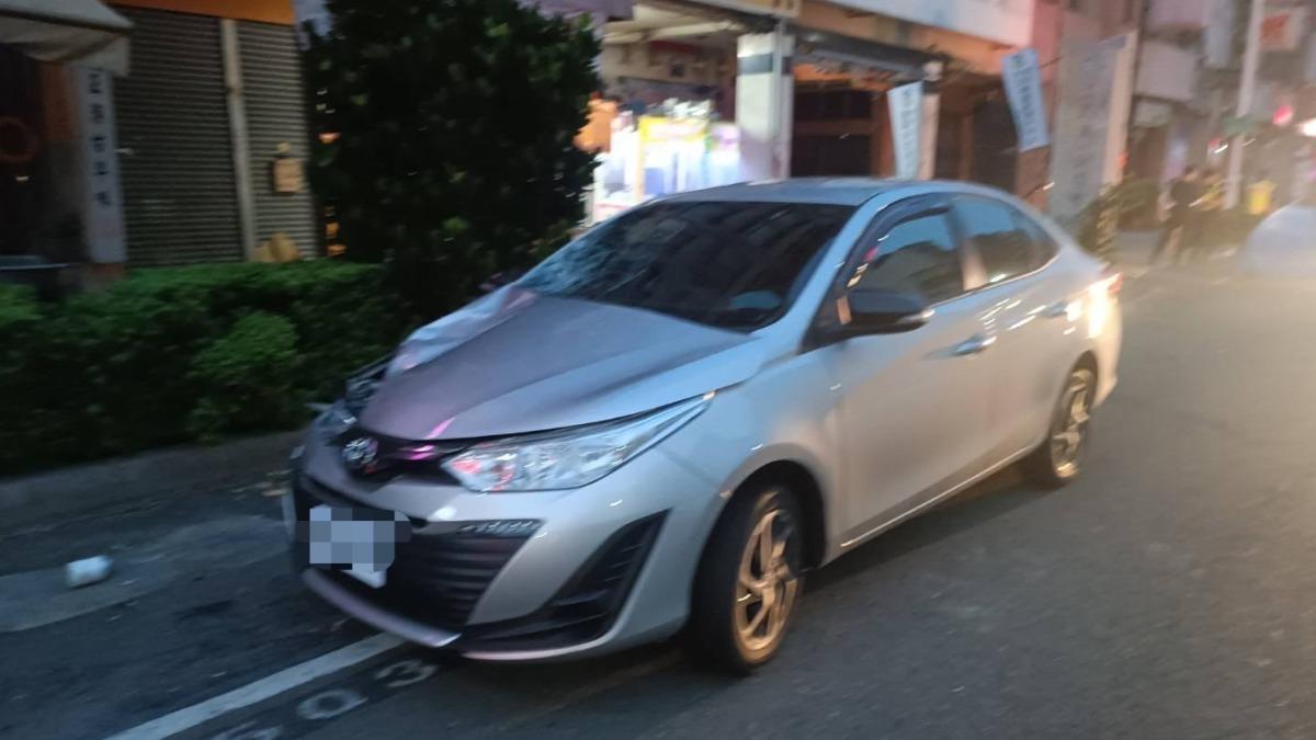 剛起步就紅燈…高雄婦過馬路遭撞死　駕駛「棄車落跑」警急追查