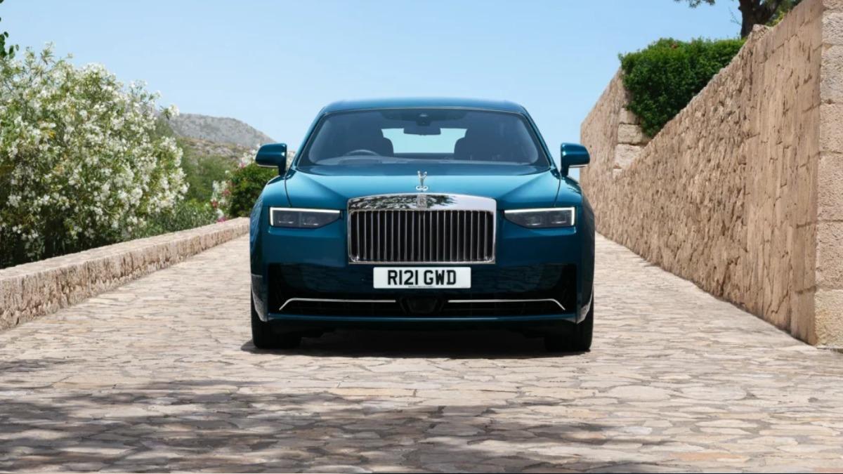 新款車頭設計讓Ghost Series II的水箱罩好似漂浮於車頭。(圖/Rolls-Royce提供)