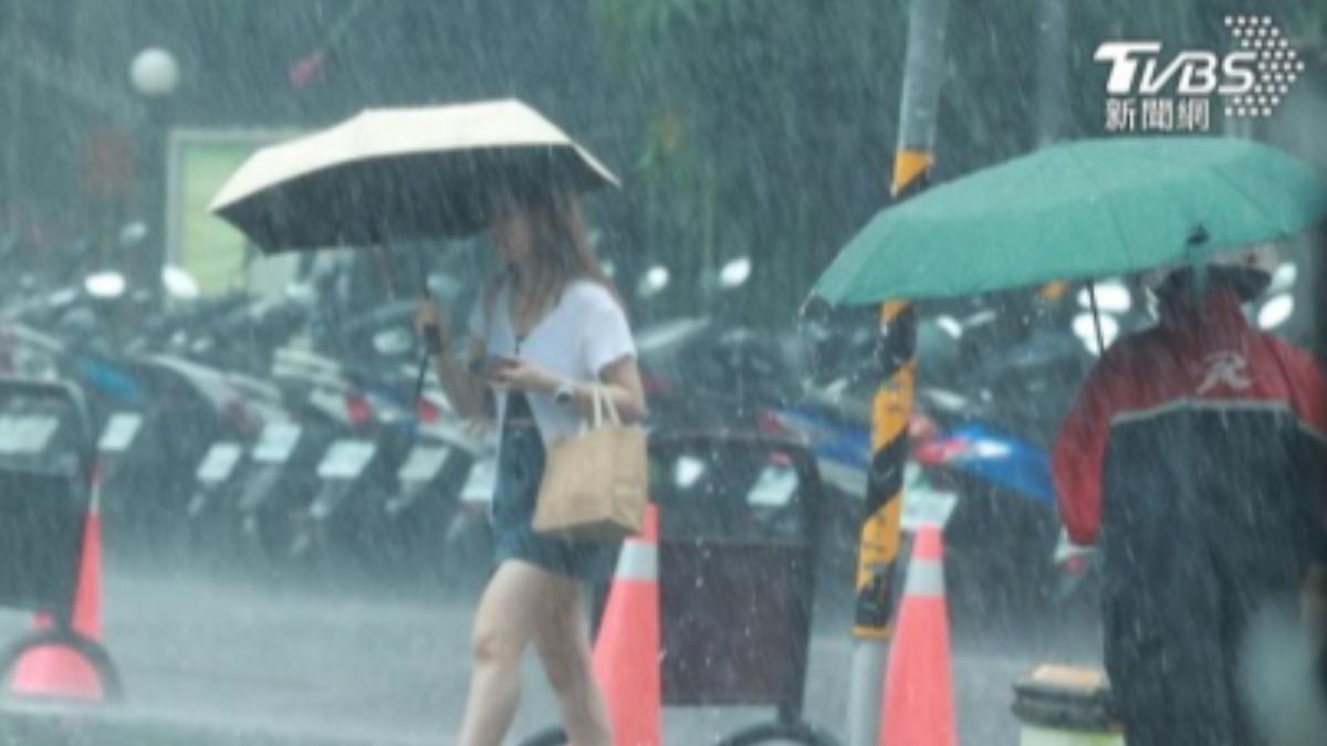 天氣/雨彈來襲!對流旺盛「2縣市大雨特報」 下到入夜