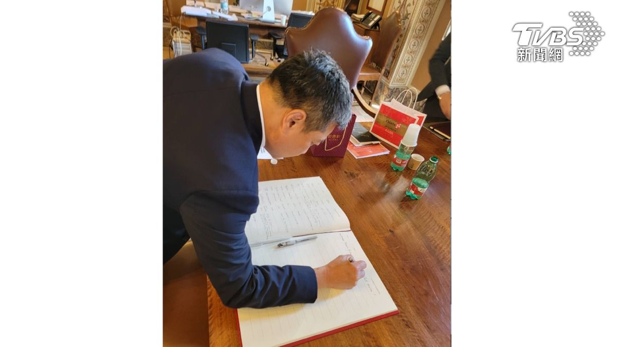 輔仁大學校長藍易振在今年7月首次訪問梵蒂岡,與教廷官員會晤(輔大義語系主任張孟仁提供)