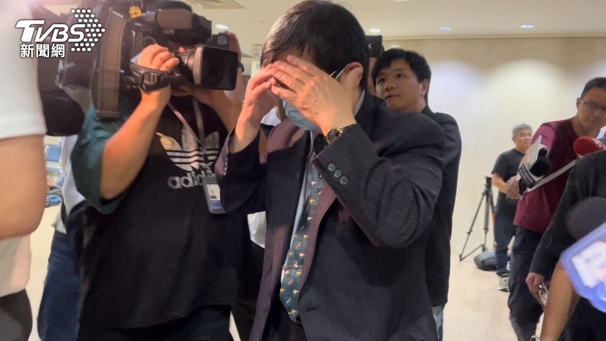 台灣醫療發展全聯會理事長吳梅壽今天以證人身分被約談到案。(圖/TVBS)
