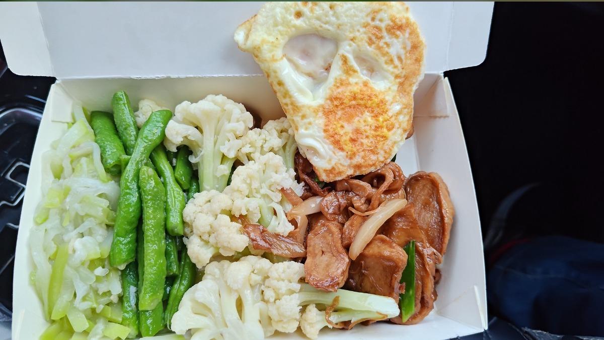 自助餐沒夾肉!4菜1蛋「165元」他喊離譜 內行一看懂了