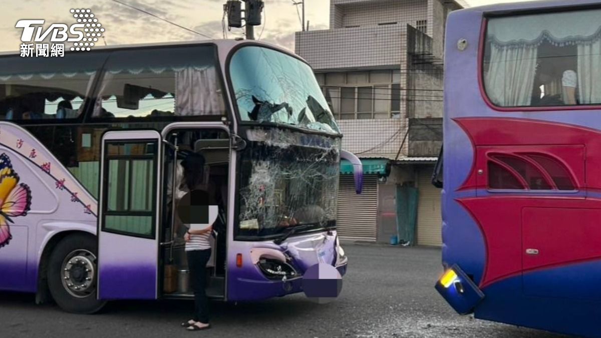 禮讓救護車!彰化某高中「校車撞校車」 70學生放學嚇壞
