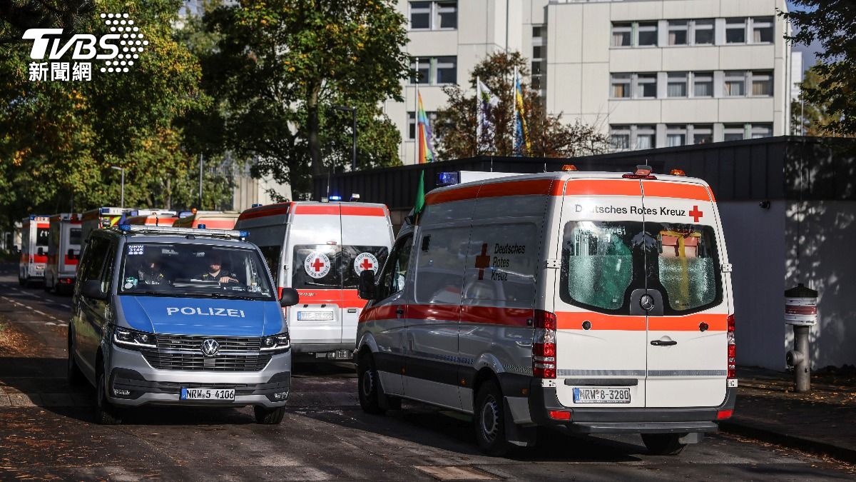 這項疏散行動涉及約1300名警察、消防員和緊急服務人員。(圖/達志影像美聯社)