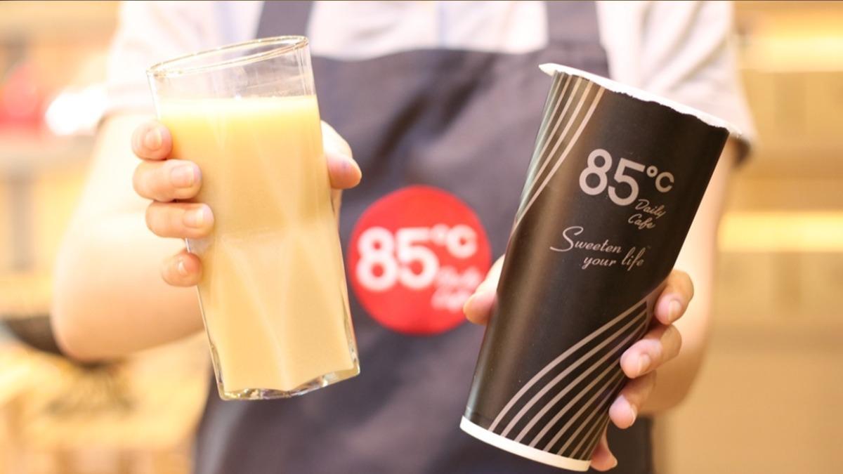 招牌咖啡第2杯半價。(圖/85度C提供)