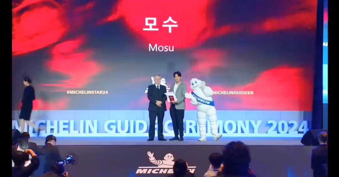 安成宰獲知Mosu榮獲米其林三星的當下爆淚。（圖／翻攝自mosuseoul IG）